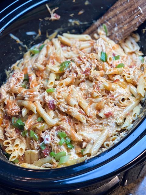 Skinny Crockpot Buffalo Chicken Pasta